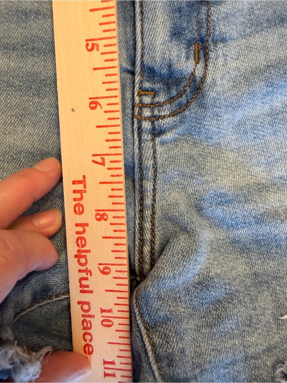 DAZE Hug Women's Size 28 Light Wash Distressed Denim Shorts Frayed Hem - Picture 9 of 10